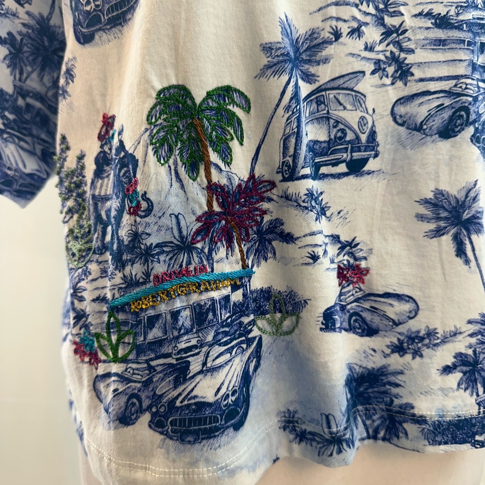 Robert Graham Blue and White Graphic Short Sleeve Shirt Top M NWTS - Picture 2 of 5